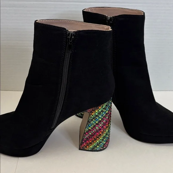 🔵”LIKE NEW” Betsey Johnson Black Ankle Boots with Colorful Heels - Picture 9 of 12